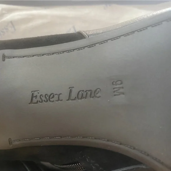 Sweet Little Ankle Booties in Leather and Suede - Picture 6 of 8